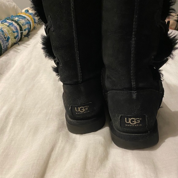Ugg’s Button 6 - Picture 3 of 3